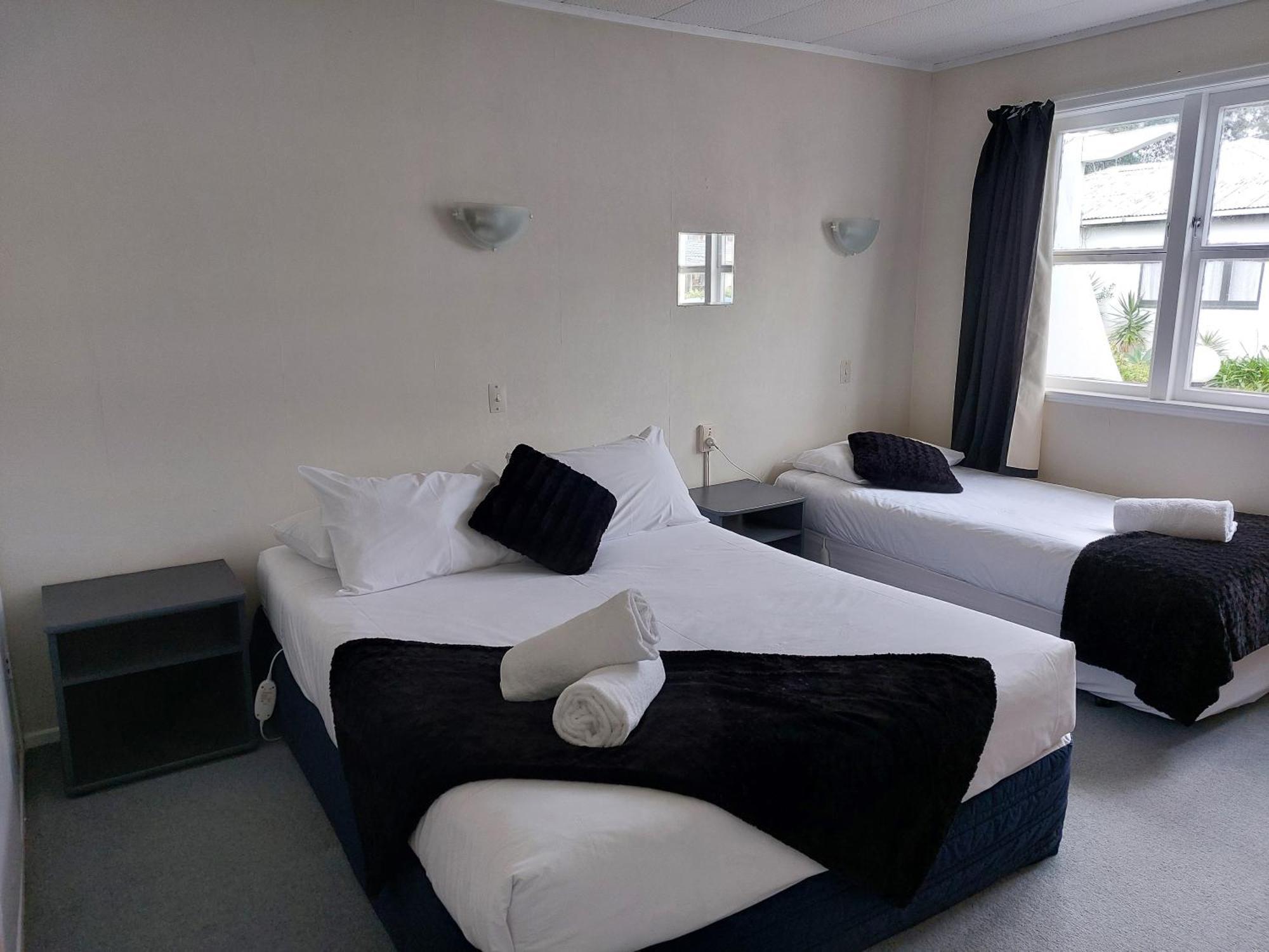 Edgewater Motel Orewa Exterior photo