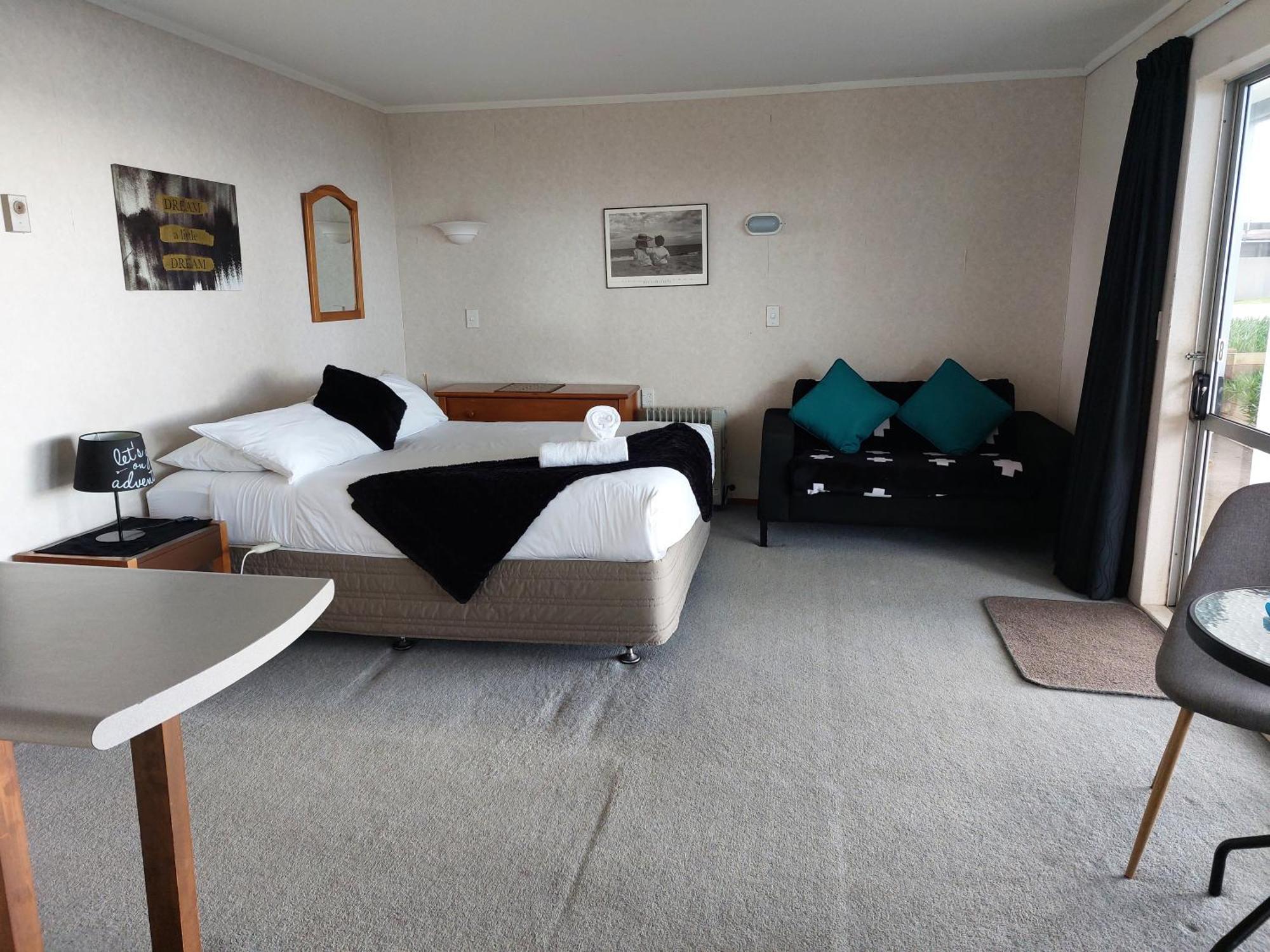 Edgewater Motel Orewa Exterior photo